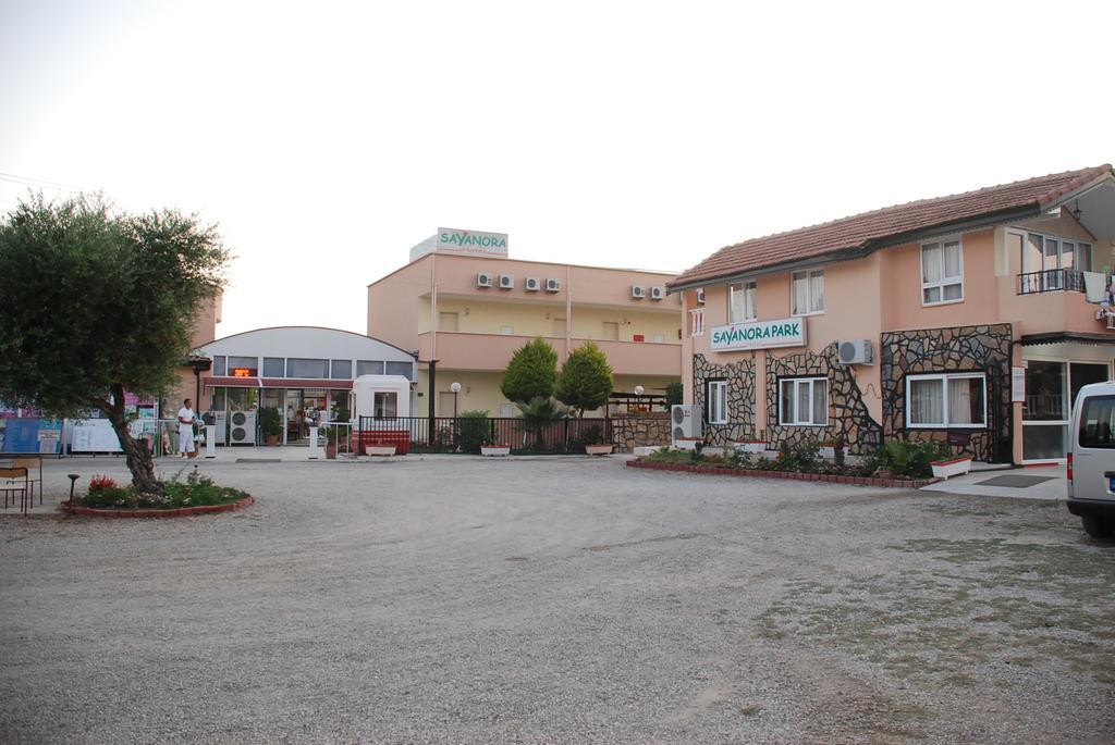 Sayanora Hotel Side Exterior foto